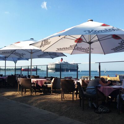 Das kleine Strandhaus Terrasse mit Strand