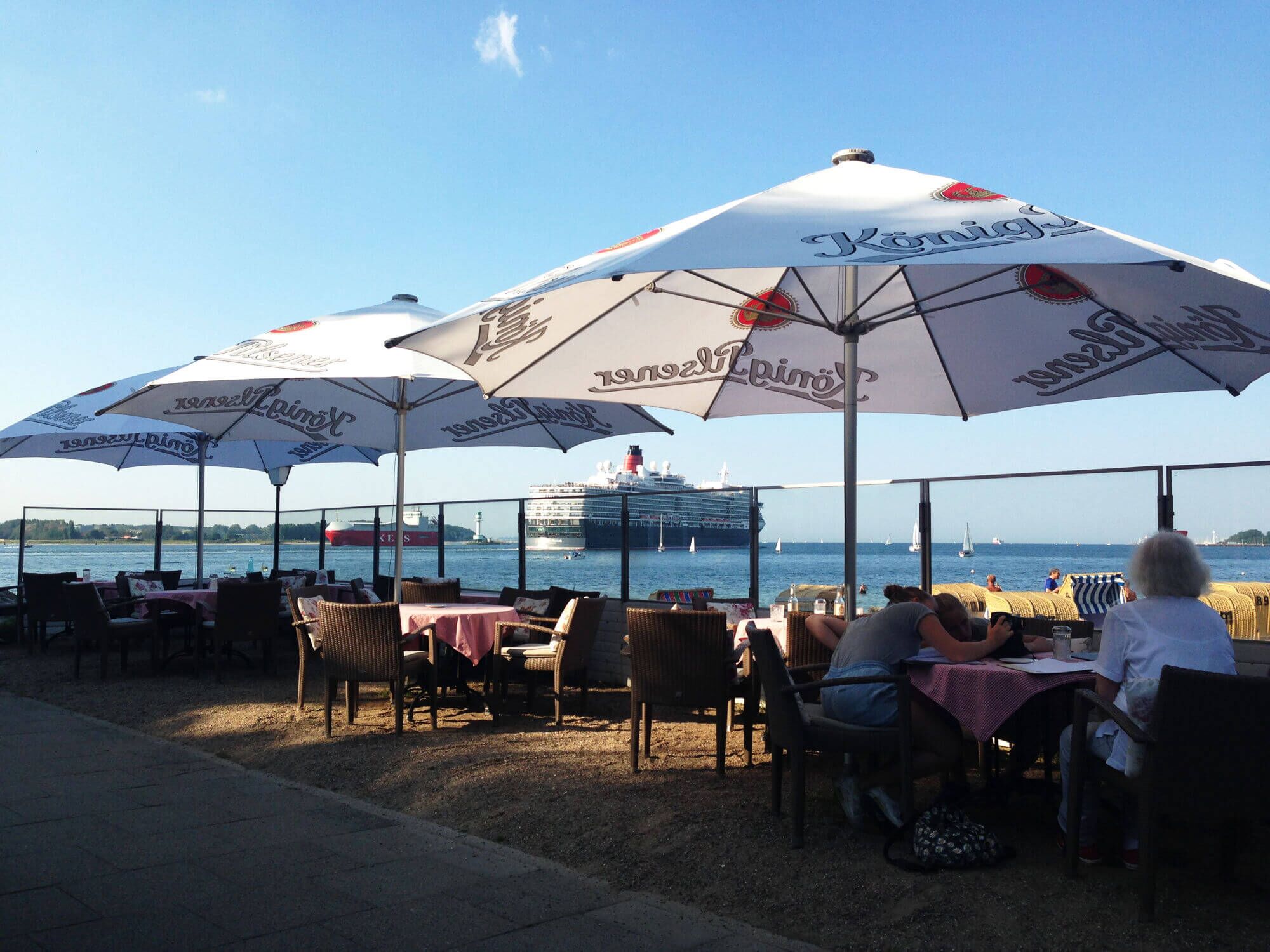 Das kleine Strandhaus Terrasse mit Strand